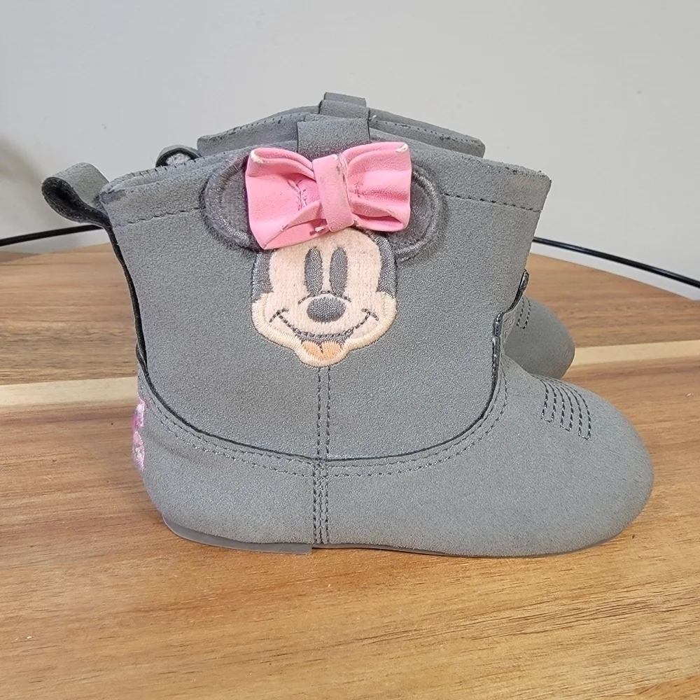 Disney Soft Faux Suede Minnie Mouse Baby Boots Size 18 - 24 months